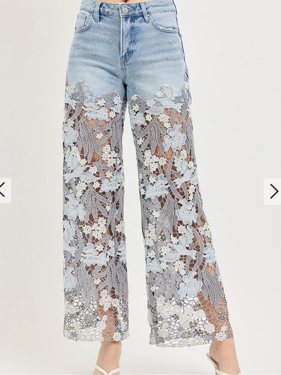 Risen Jeans Denim - R1--SHIPPED ARRIVES 6/5) GORGEOUS🔥Light Wash Denim Jeans with Blue Floral Lace